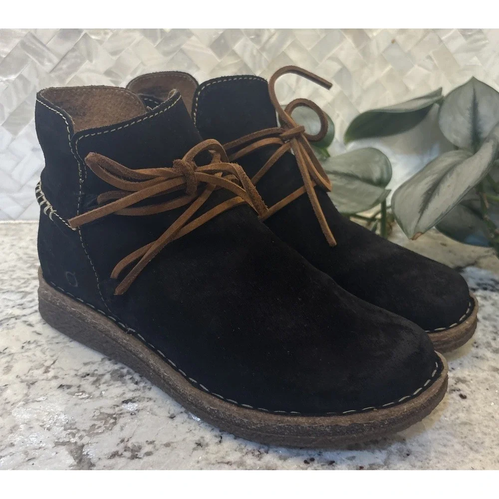 BORN‎ Women's Calyn Wedge Chukka Boot Black Distressed Suede Size 8